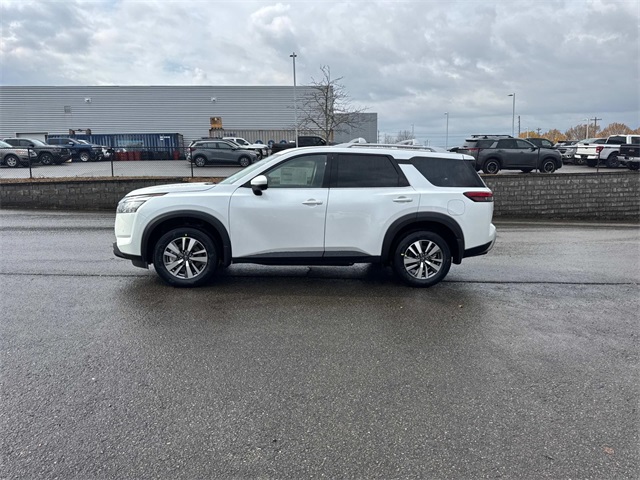 2025 Nissan Pathfinder SL photo 3