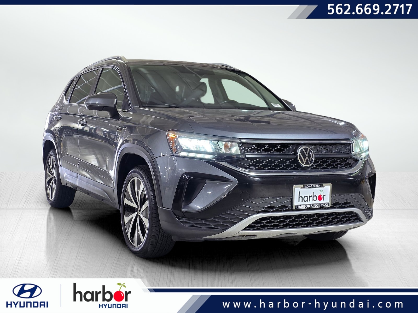 2023 Volkswagen Taos SE's photo