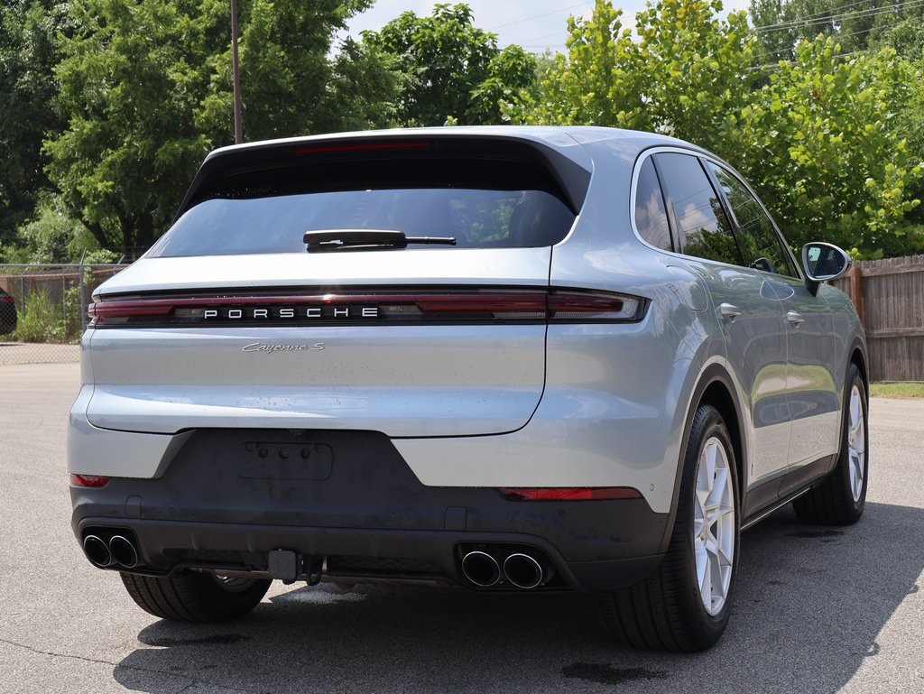2024 Porsche Cayenne S photo 7