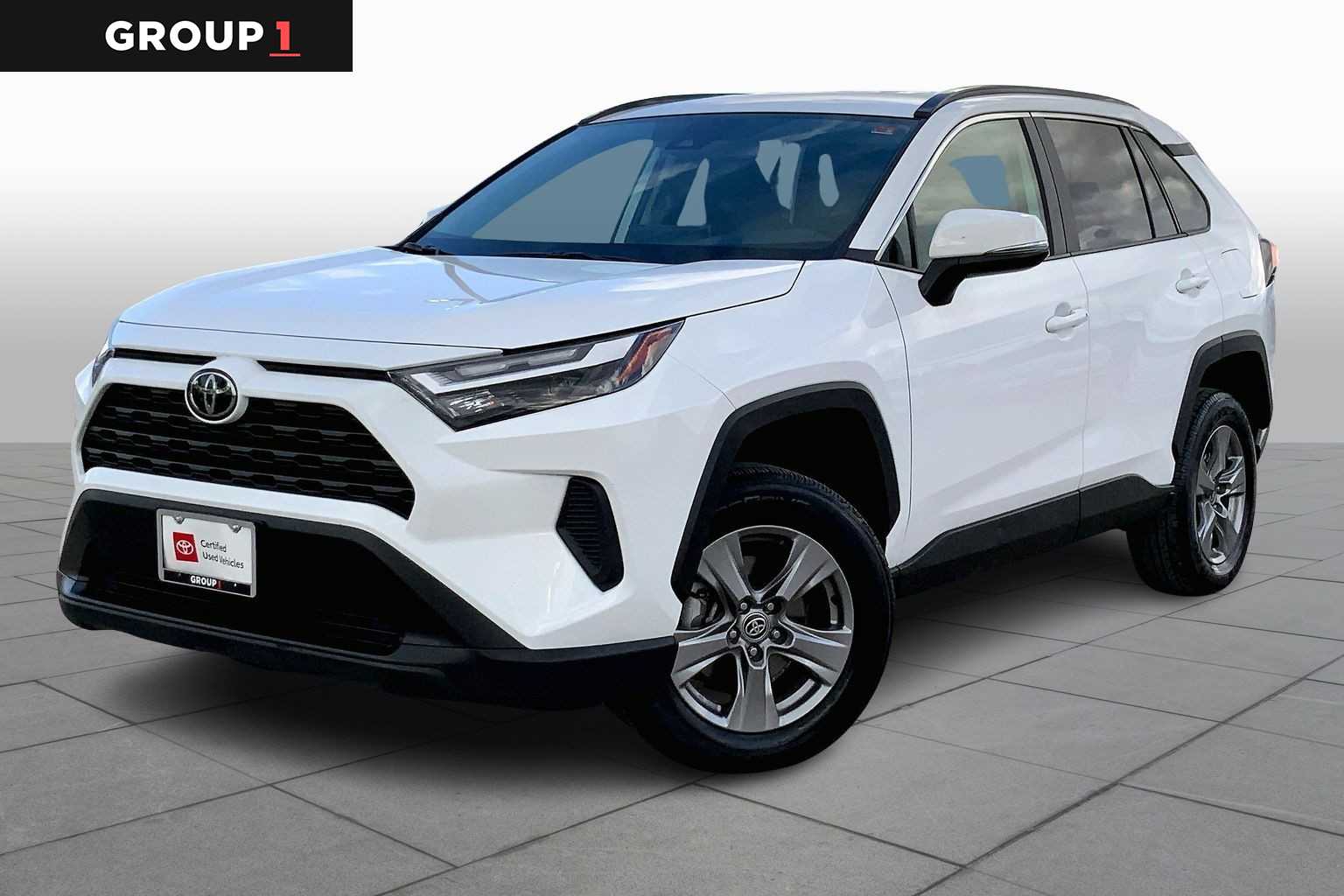 2024 Toyota RAV4 XLE's photo