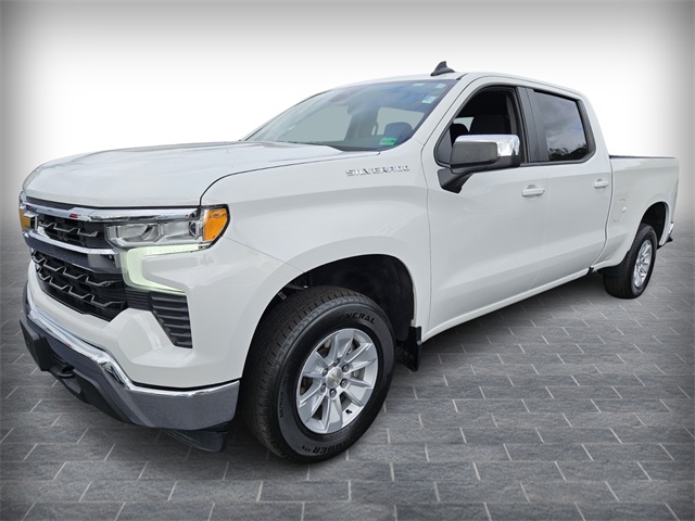 2023 Chevrolet Silverado 1500 LT photo 3