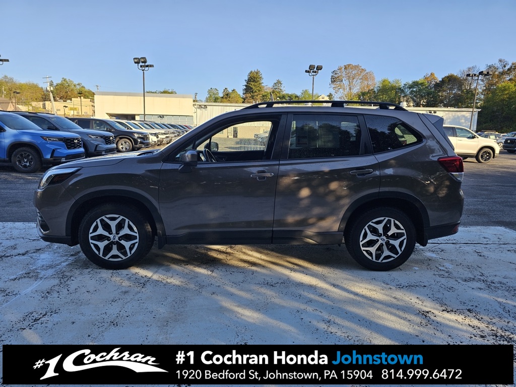 2023 Subaru Forester Premium photo 4