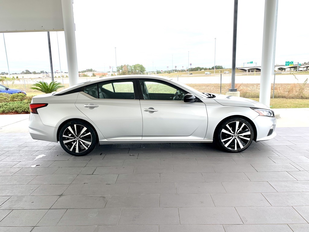 2022 Nissan Altima 2.5 SR photo 4