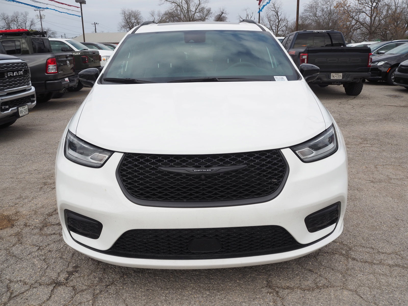 2024 Chrysler Pacifica Limited photo 3