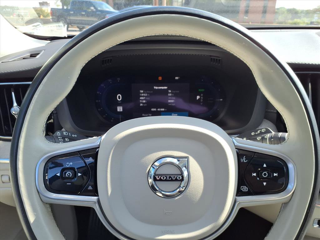 2022 Volvo XC60 Recharge Hybrid Inscription photo 13