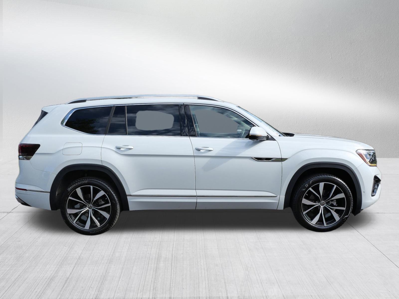 2024 Volkswagen Atlas SEL Premium R-Line photo 8
