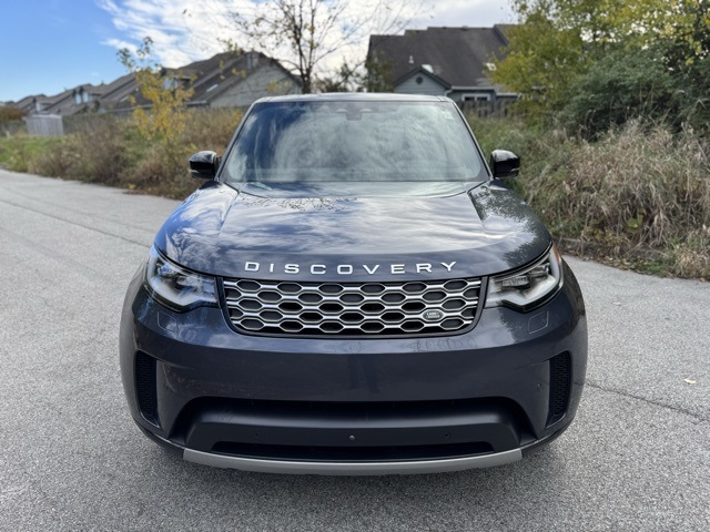 2025 Land Rover Discovery S photo 3