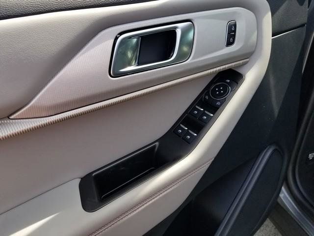 2025 Ford Explorer photo 14