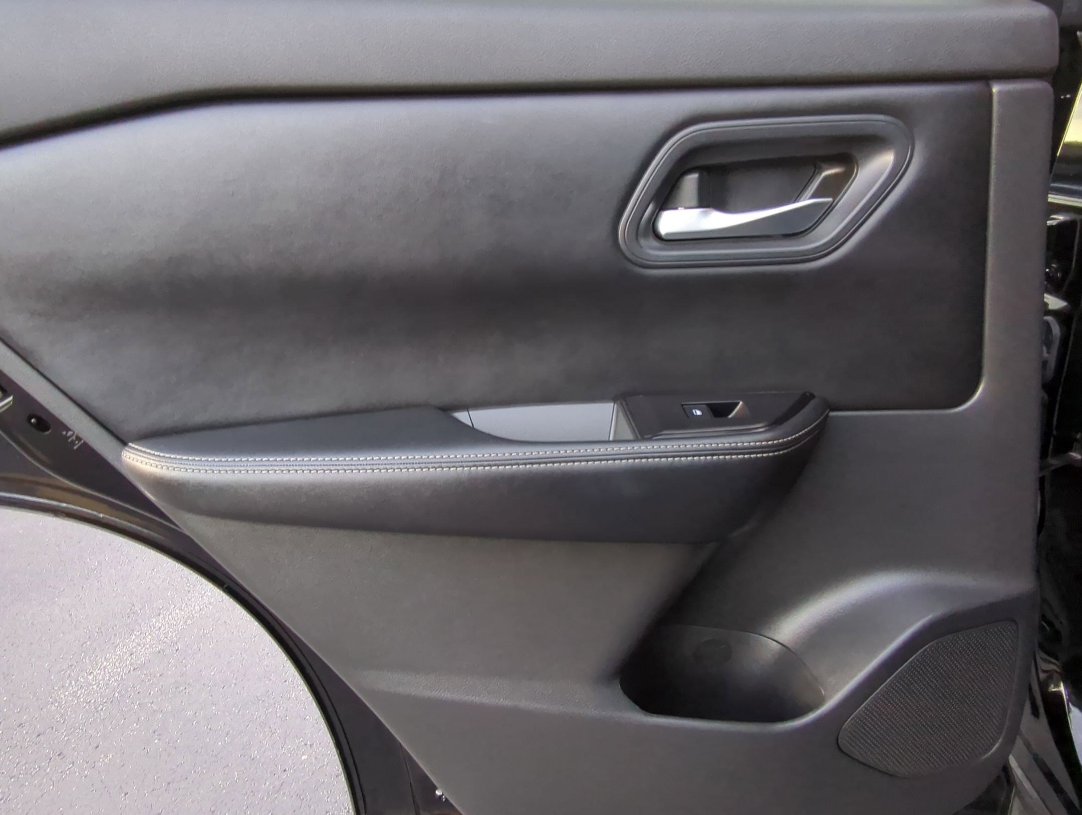 2024 Nissan Rogue SV photo 28