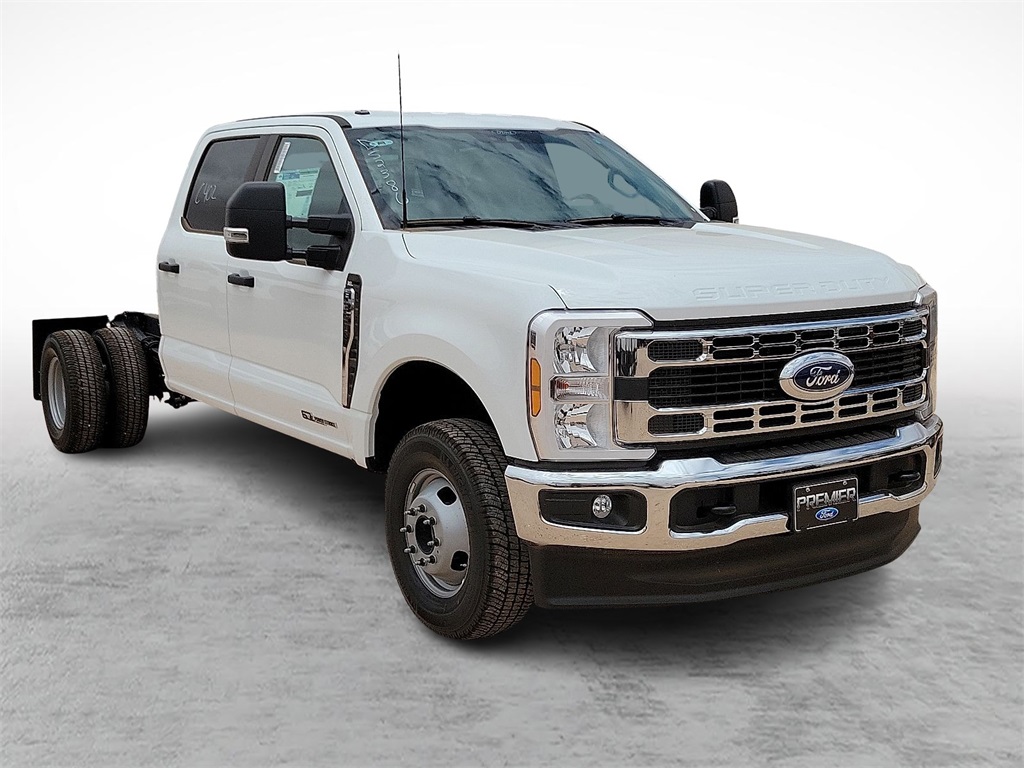 2025 Ford F-350 Super Duty Chassis Cab XL's photo