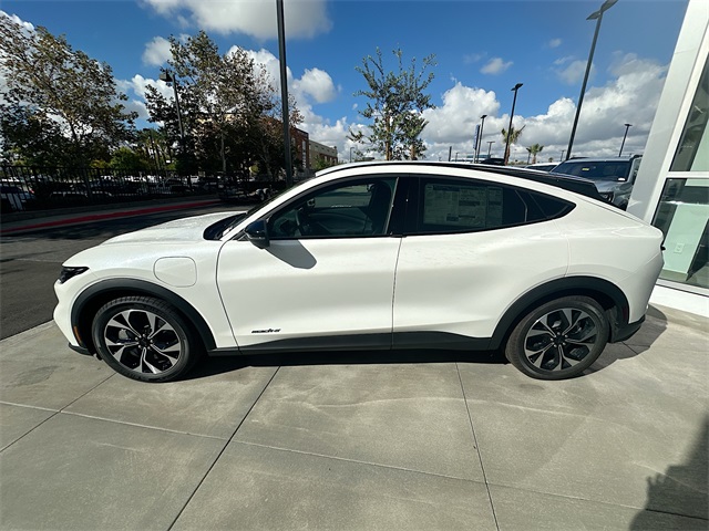 2025 Ford Mustang Mach-E Select photo 4
