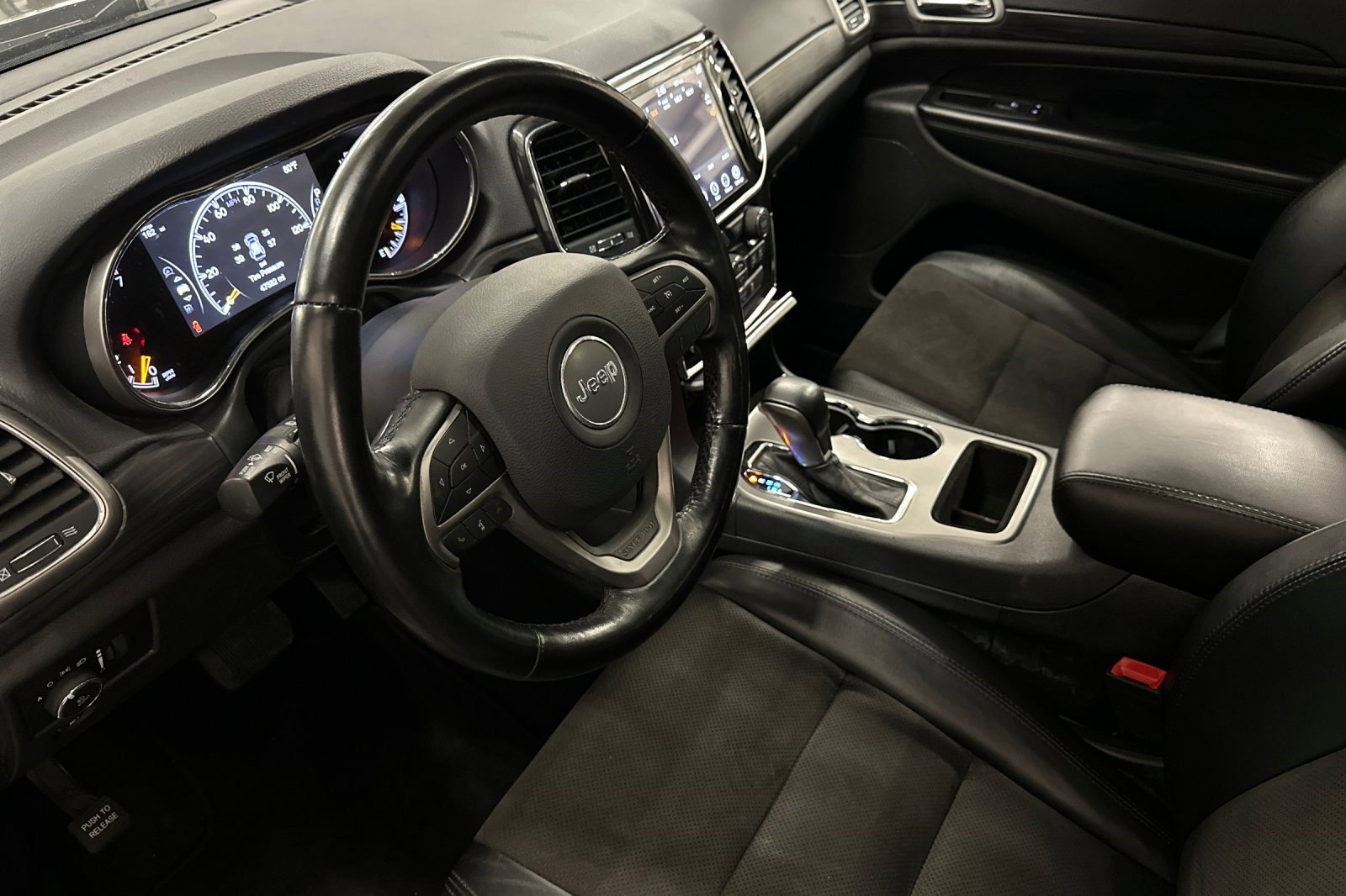 2021 Jeep Grand Cherokee Laredo X photo 3