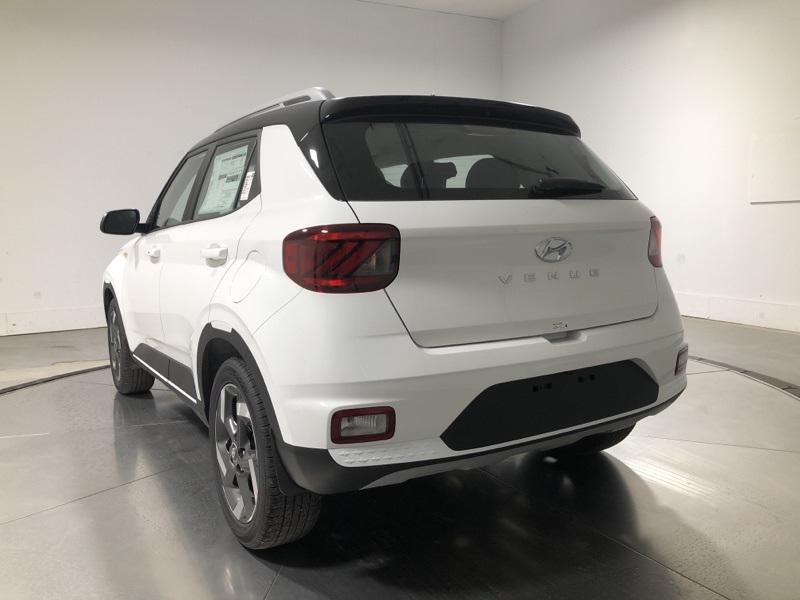2026 Hyundai Venue SEL photo 3