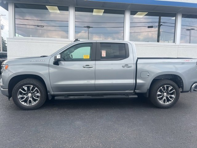 2024 Chevrolet Silverado 1500 LT photo 2