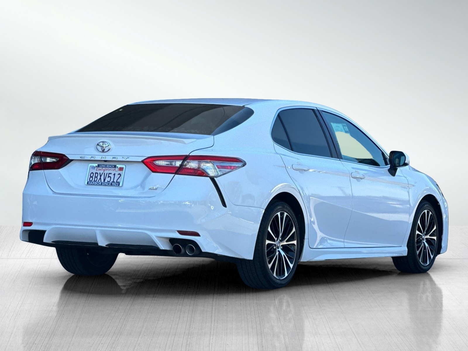 2018 Toyota Camry SE photo 4