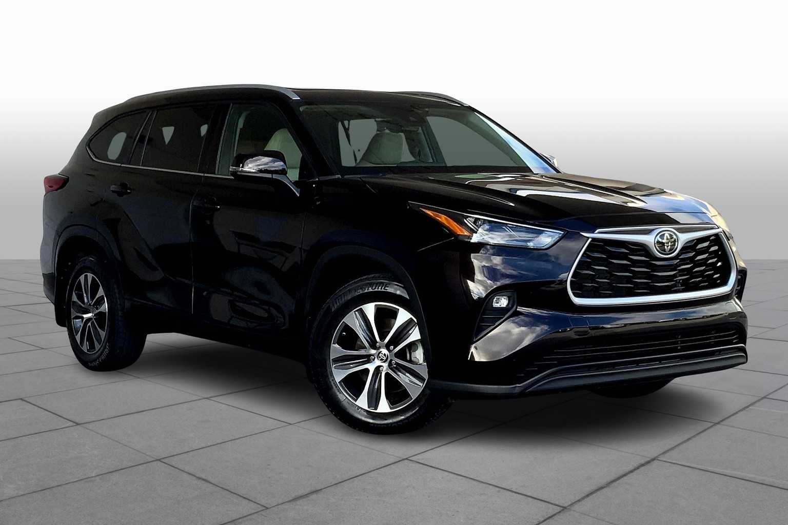 2022 Toyota Highlander XLE photo 2