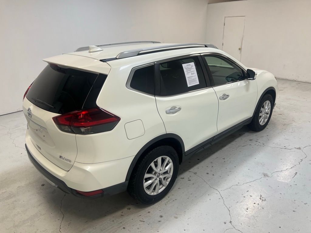 2018 Nissan Rogue SV photo 2