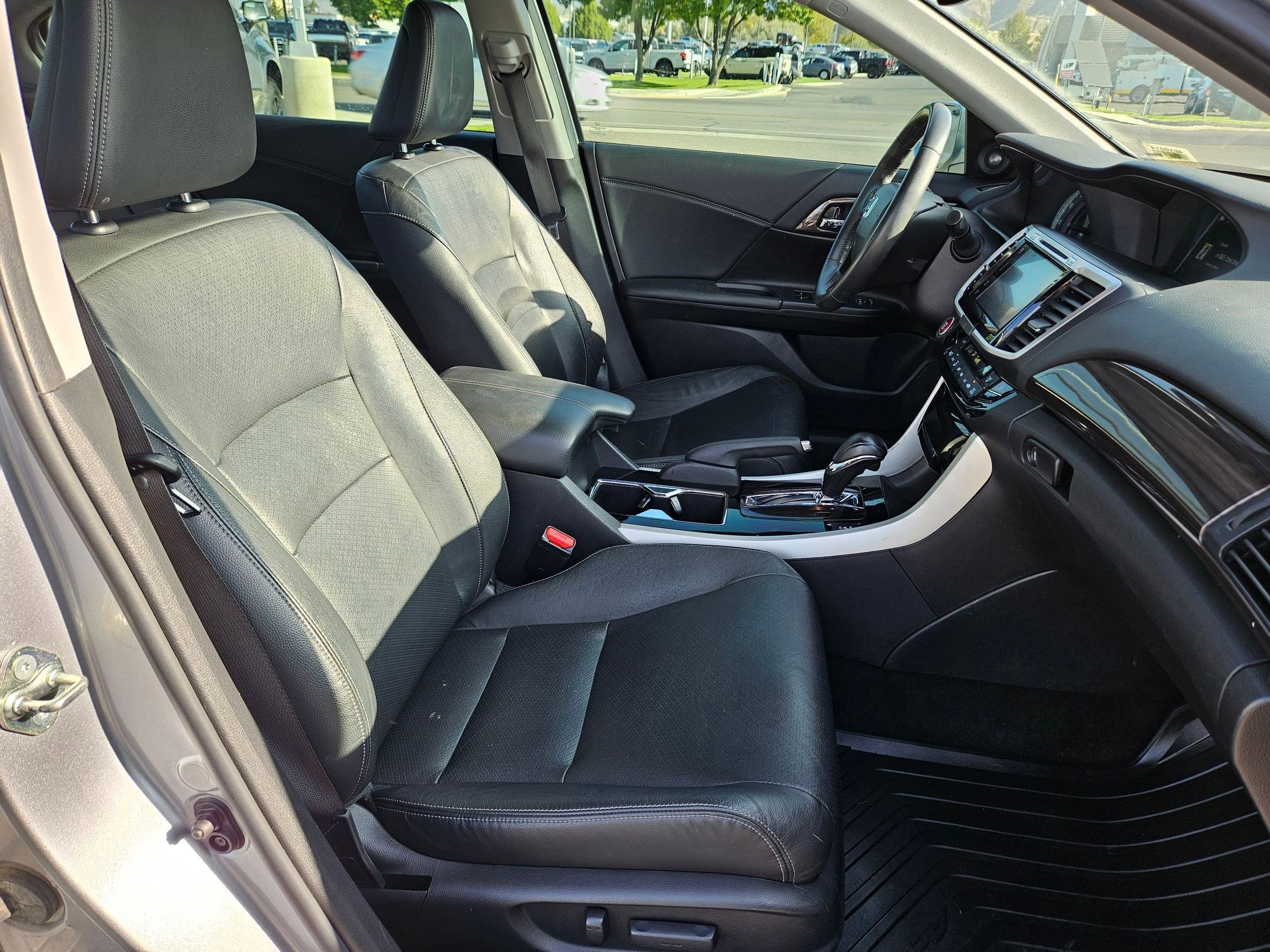 2017 Honda Accord Touring photo 30