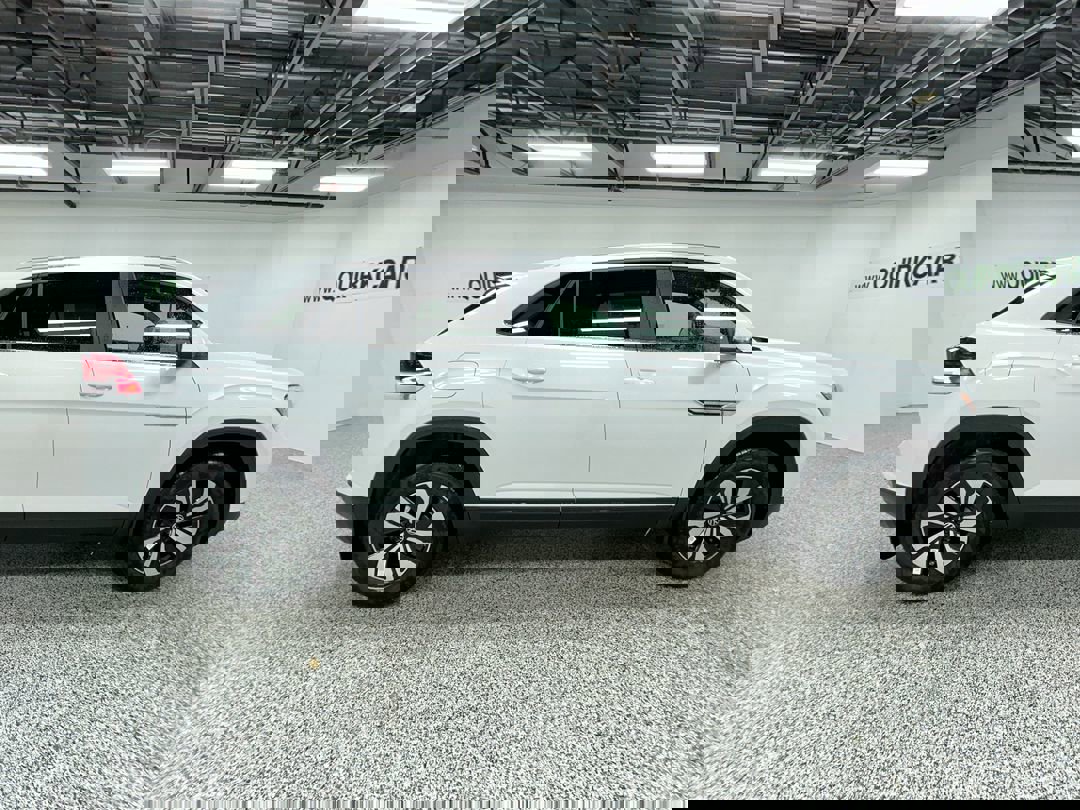 2026 Volkswagen Atlas Cross Sport SE photo 2