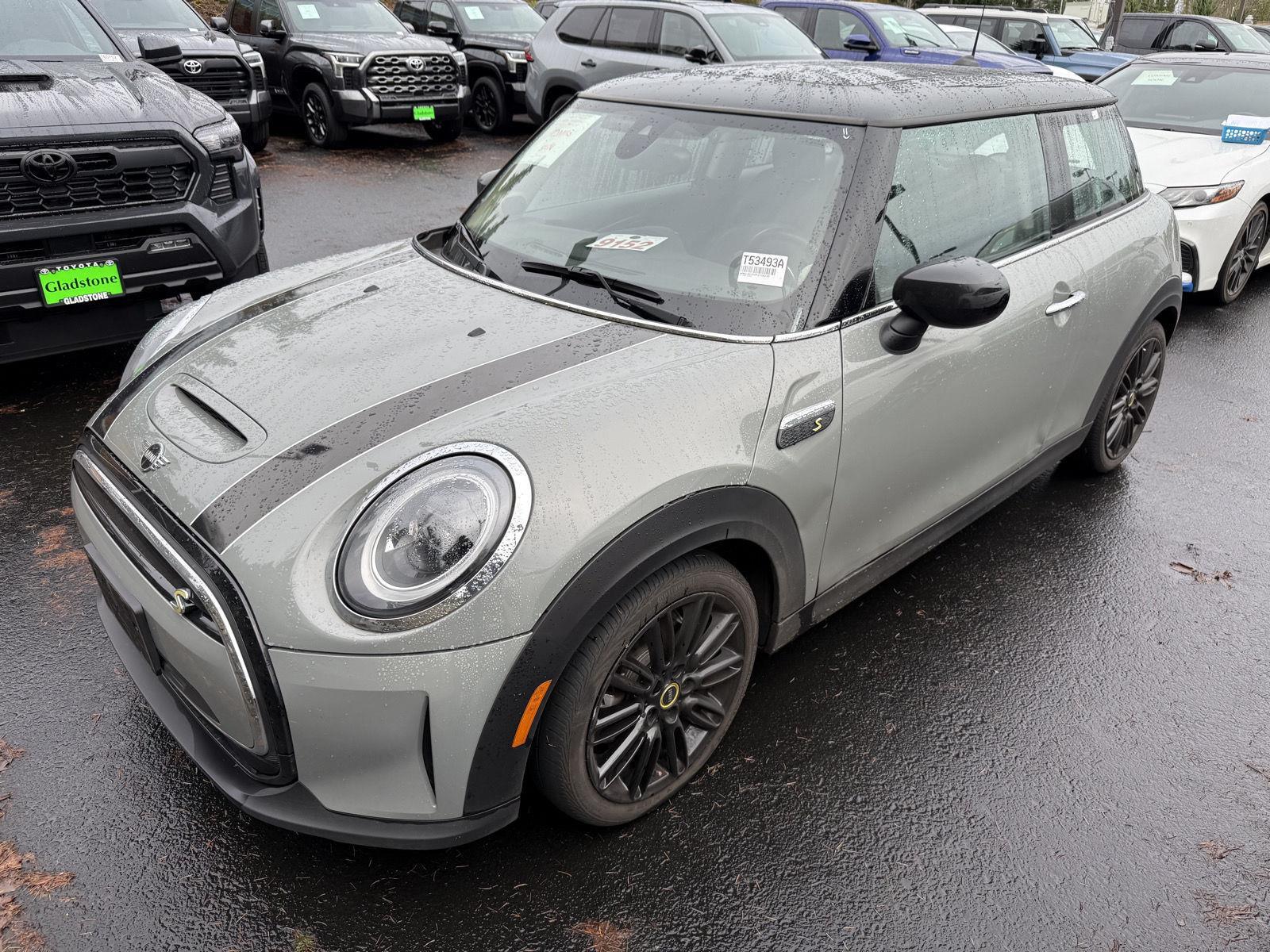 2023 MINI Hardtop 2 Door SE's photo