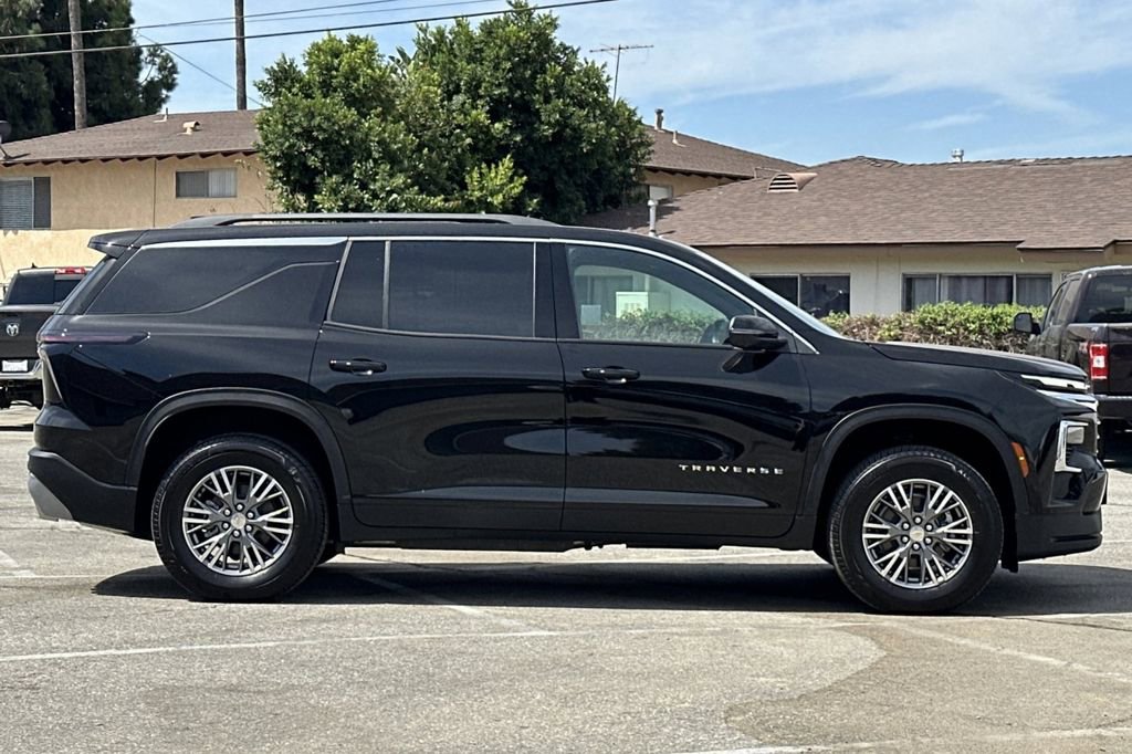 2026 Chevrolet Traverse photo 3