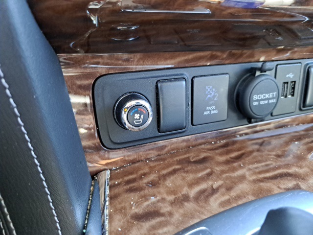 2019 Nissan Armada Platinum photo 19