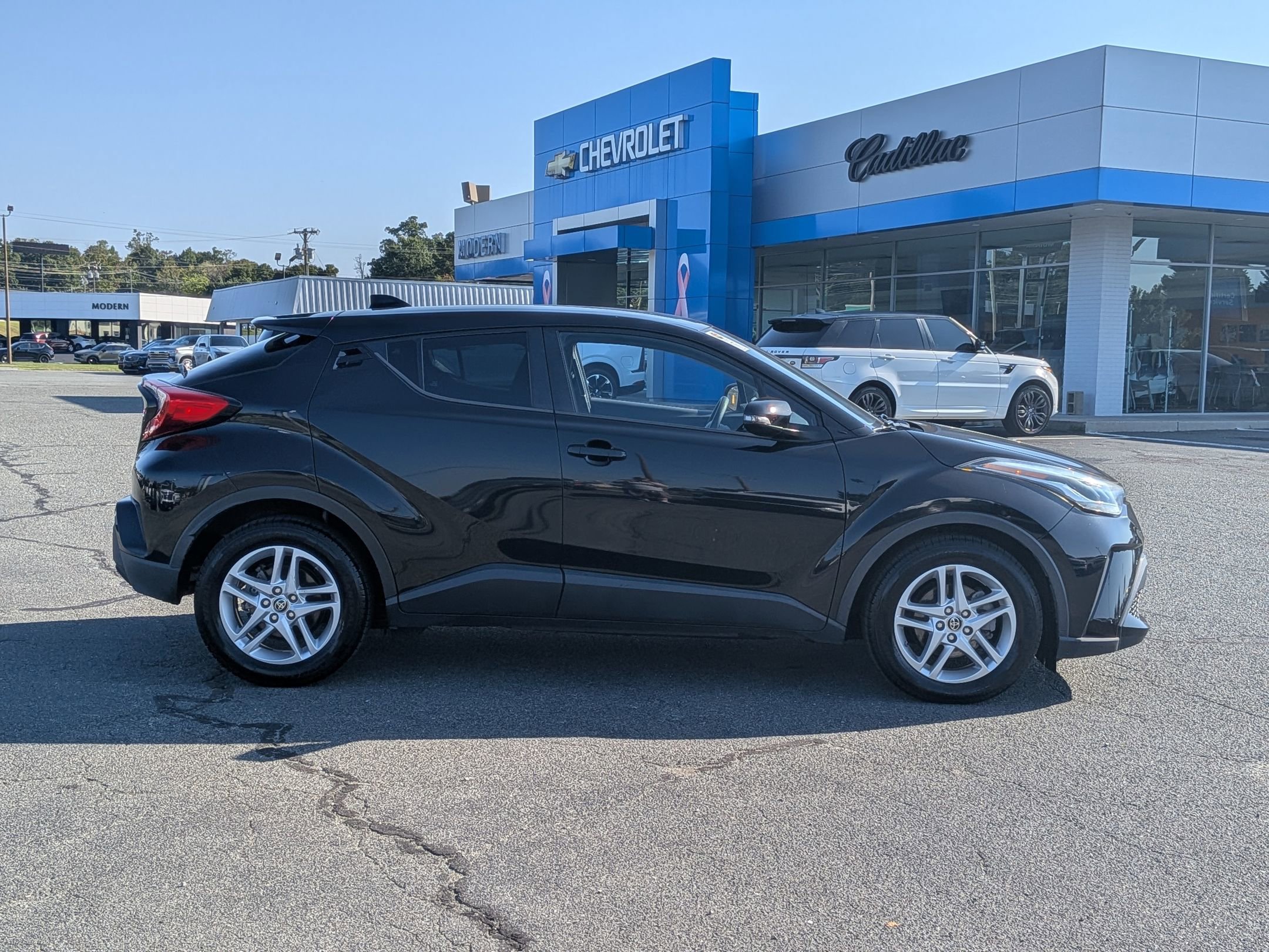 2021 Toyota C-HR LE photo 6