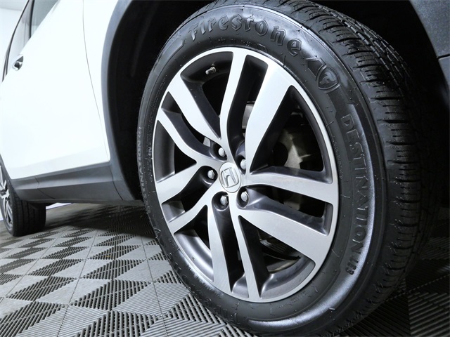 2017 Honda Pilot Elite photo 2