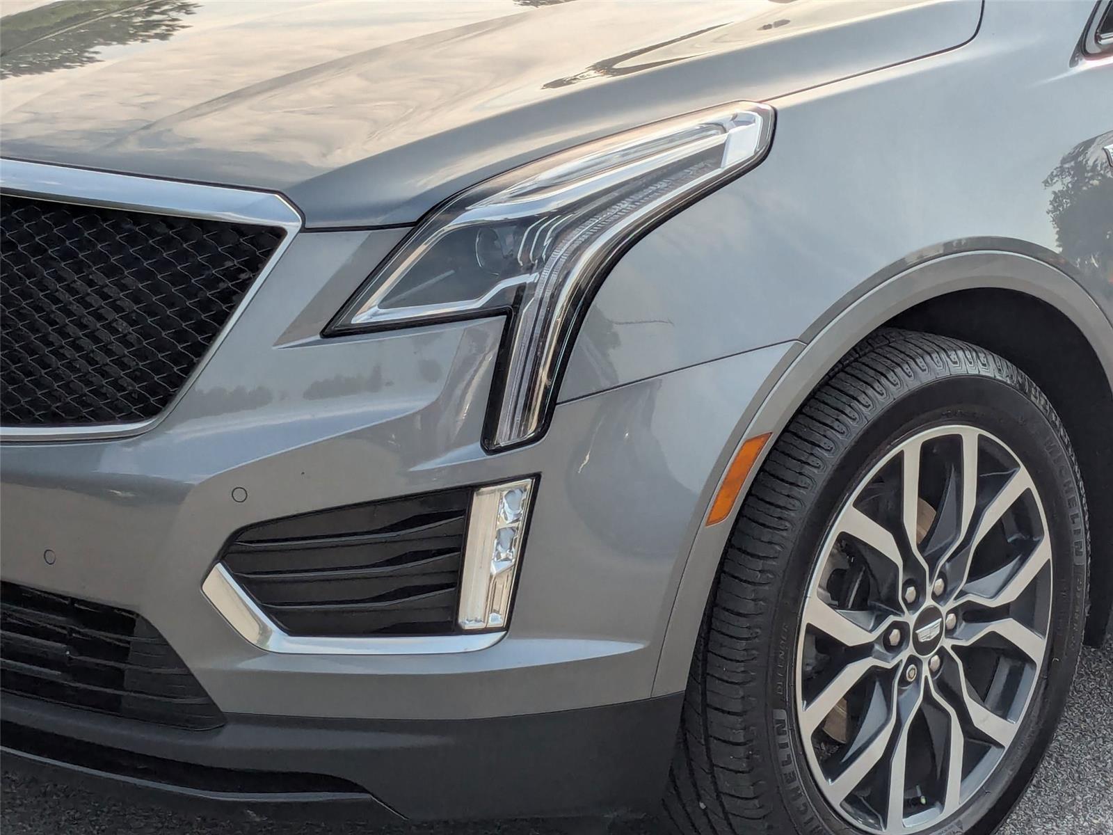 2021 Cadillac XT5 Sport photo 2