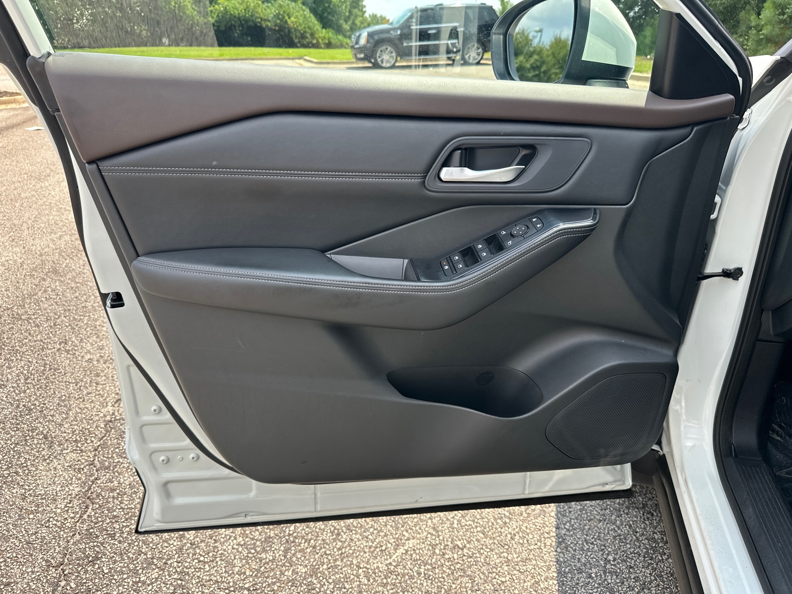 2023 Nissan Rogue SV photo 10
