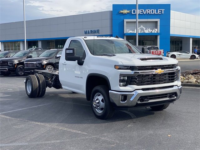 2026 Chevrolet Silverado 3500HD LT's photo