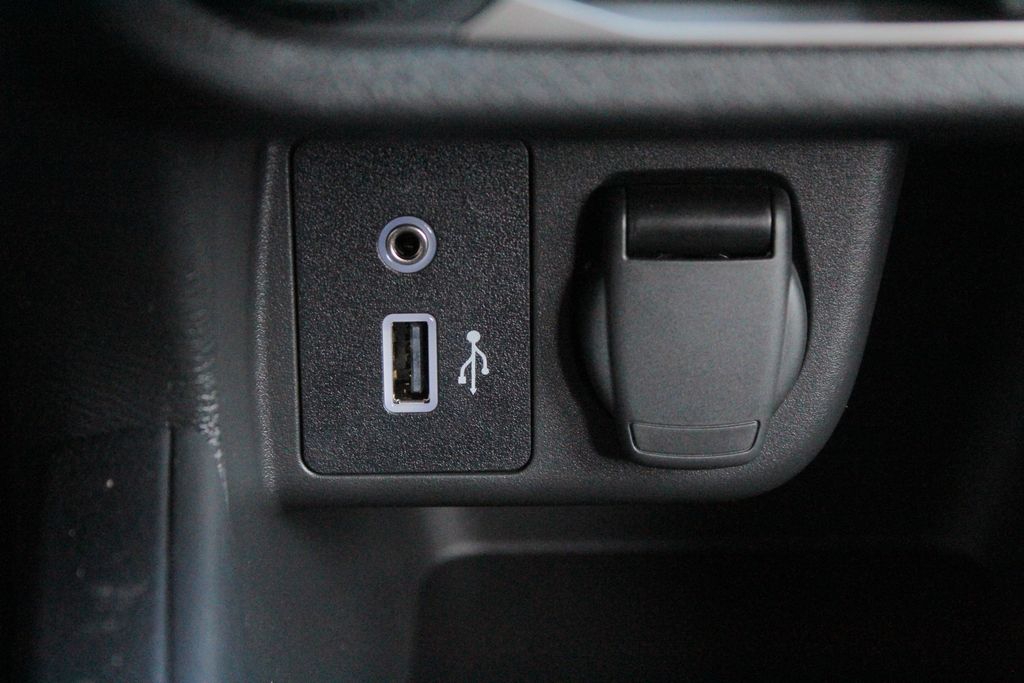 2025 Nissan Versa 1.6 S photo 13