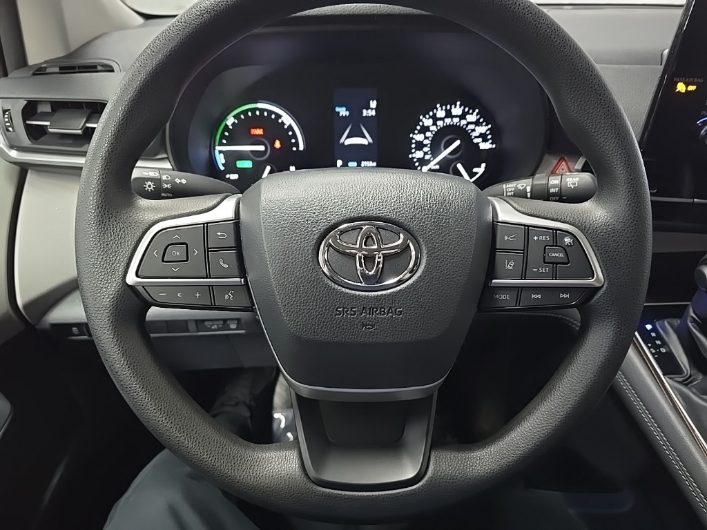2021 Toyota Sienna LE photo 18
