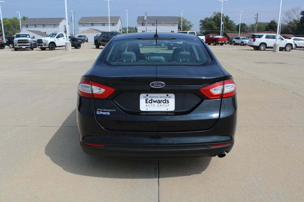 2014 Ford Fusion S photo 4