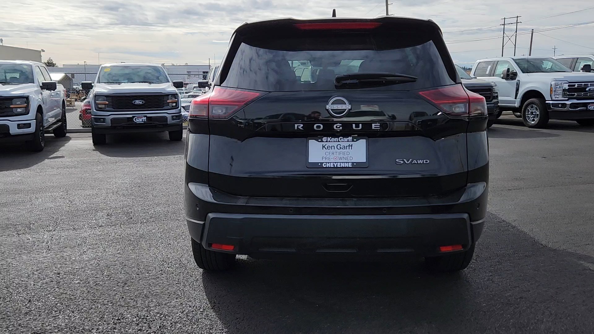 2024 Nissan Rogue SV photo 2