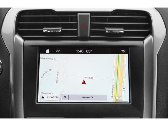 2019 Ford Fusion SE photo 2