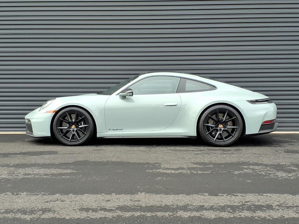2025 Porsche 911 4 GTS photo 2