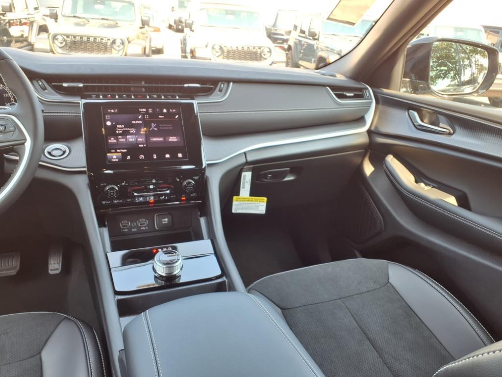 2025 Jeep Grand Cherokee Altitude X photo 25