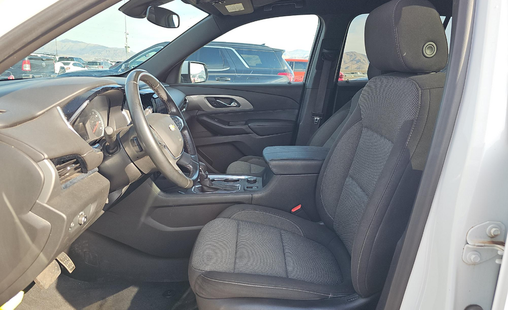 2023 Chevrolet Traverse Cloth 1LT photo 3