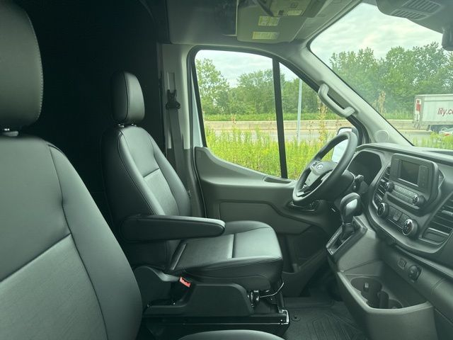 2025 Ford Transit photo 3