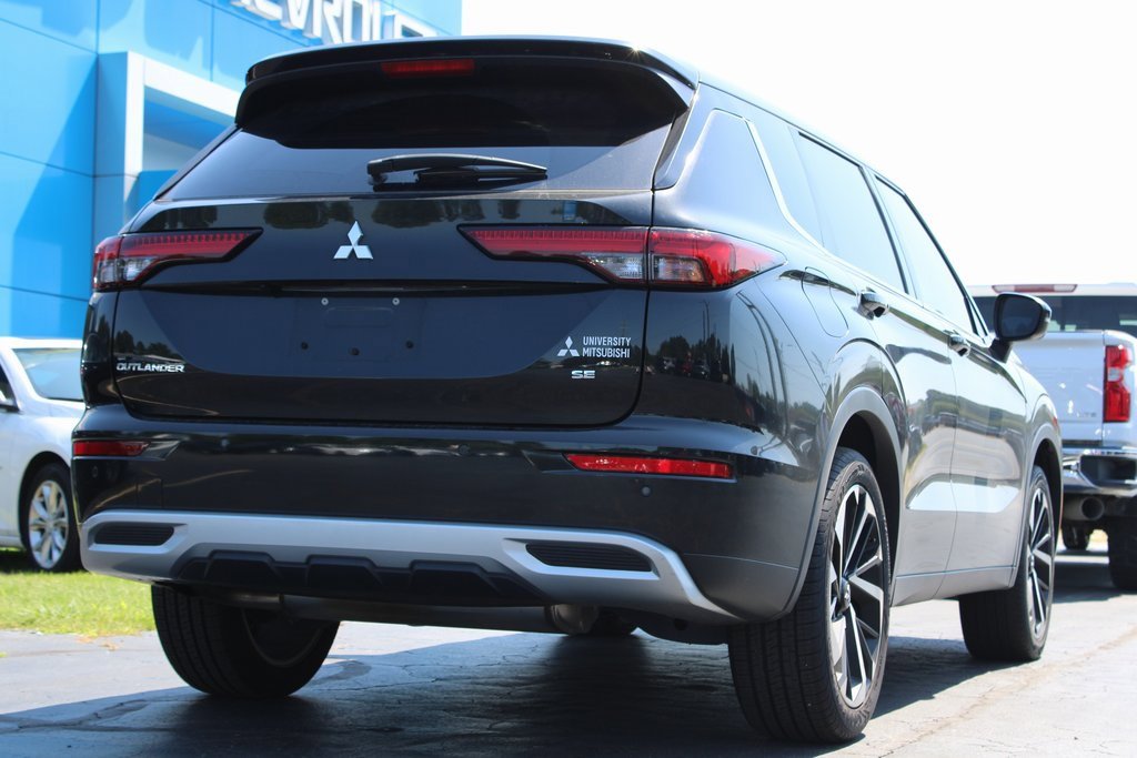 2022 Mitsubishi Outlander SE photo 2