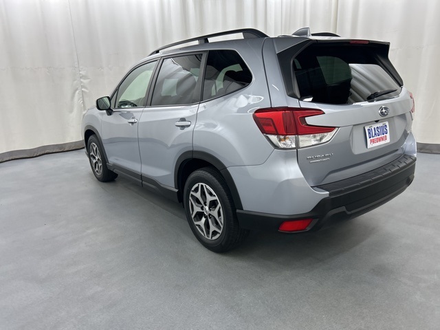 2021 Subaru Forester Premium photo 2