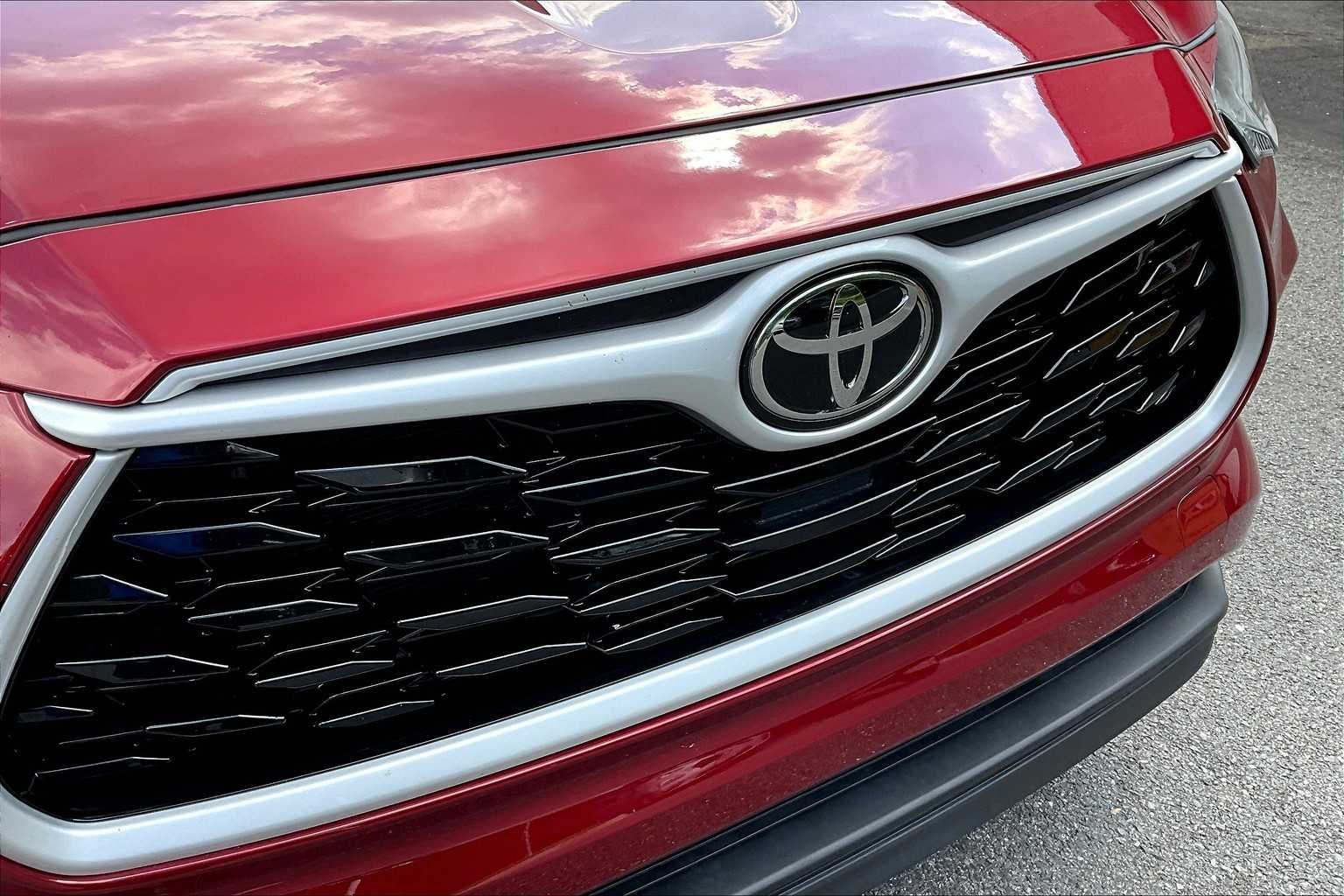 2024 Toyota Highlander LE photo 29