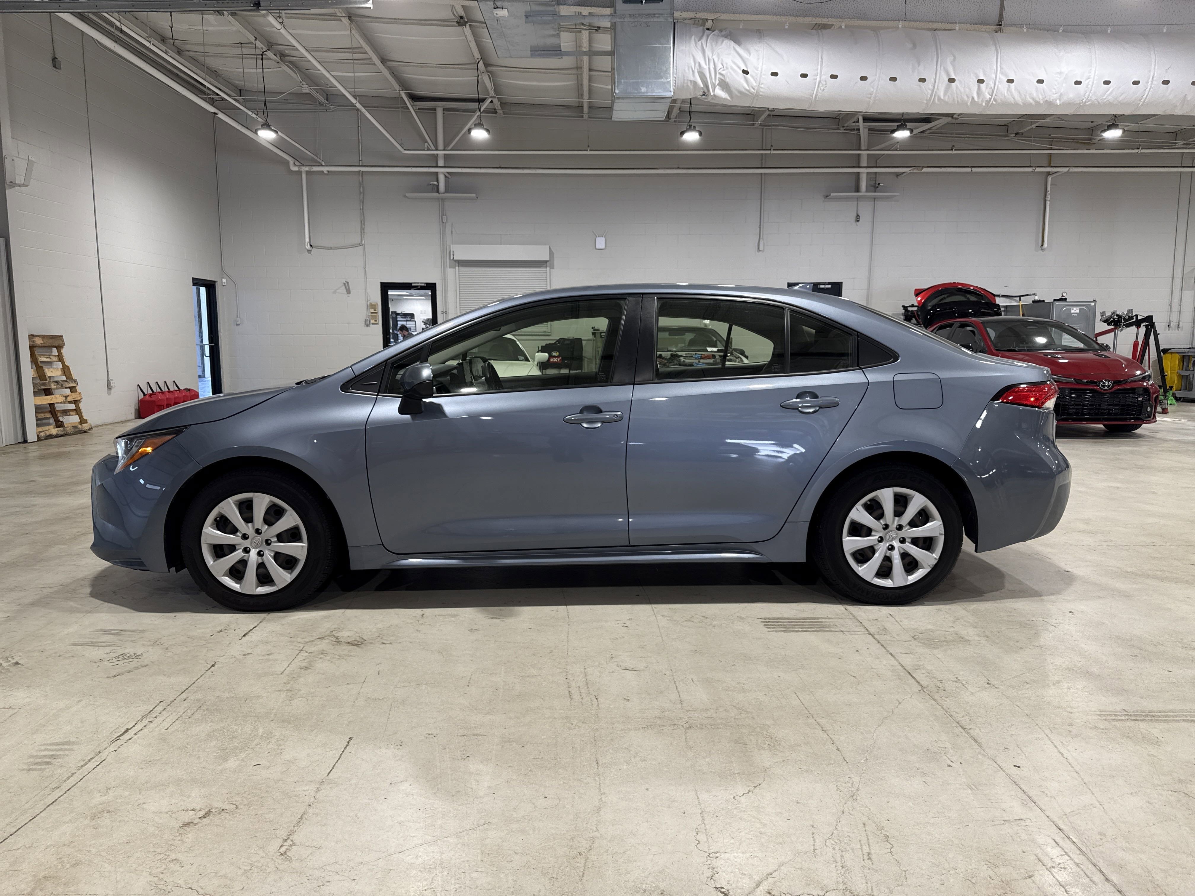 2022 Toyota Corolla LE photo 2
