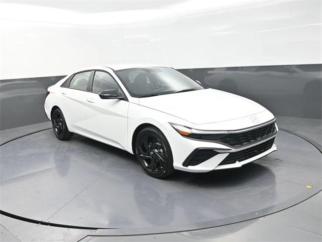 2026 Hyundai Elantra SEL Sport photo 2