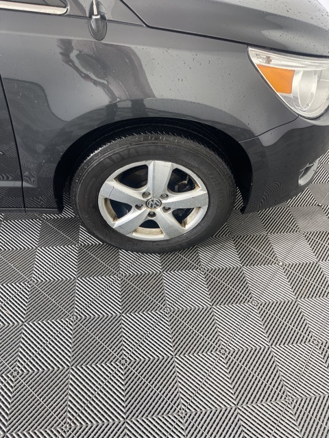 2011 Volkswagen Routan SE photo 21