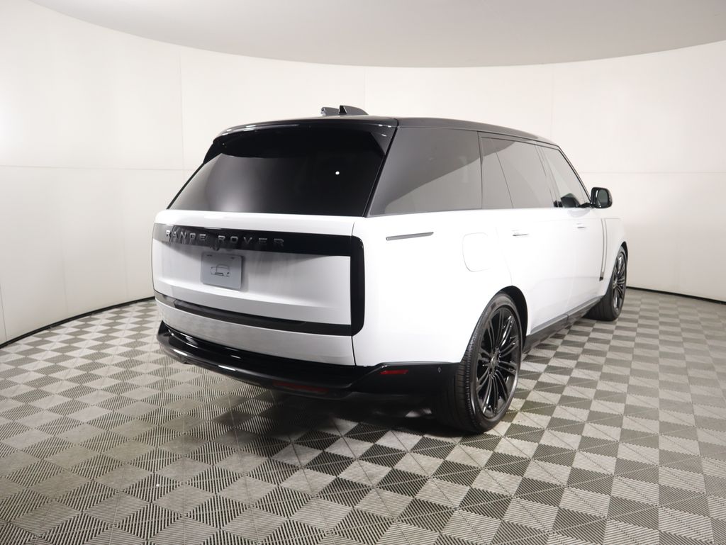 2025 Land Rover Range Rover SE photo 4