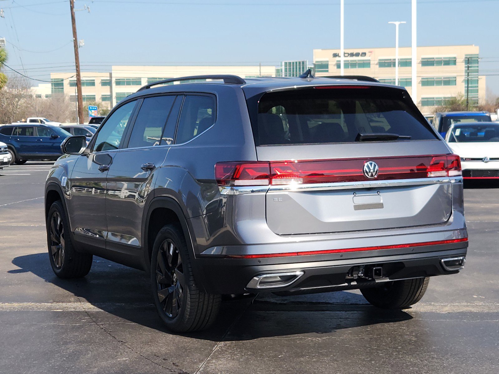 2025 Volkswagen Atlas SE Technology photo 2