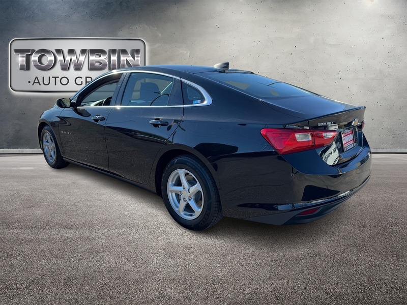 2018 Chevrolet Malibu LS photo 4