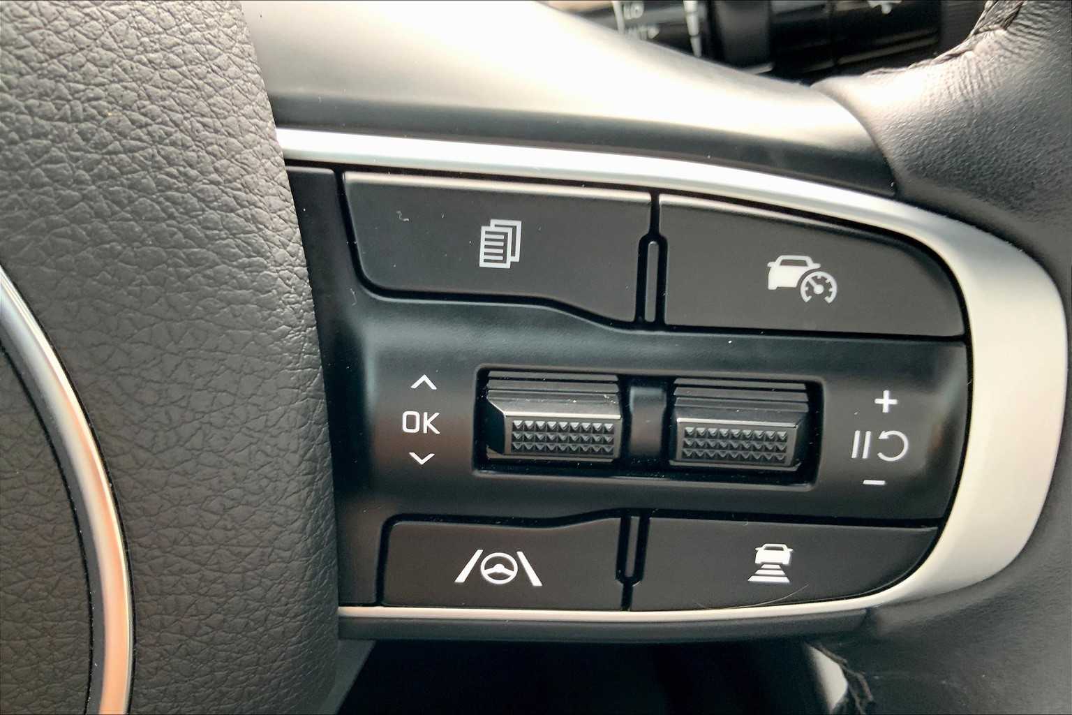 2025 Kia K5 GT-Line photo 21